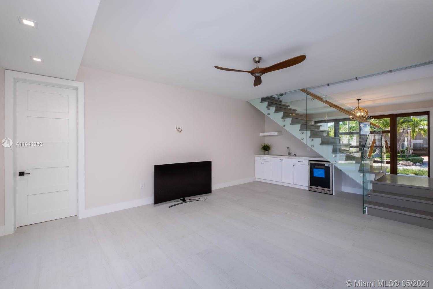 Small Image of 117 MOCKINGBIRD ROAD, Islamorada Number 7