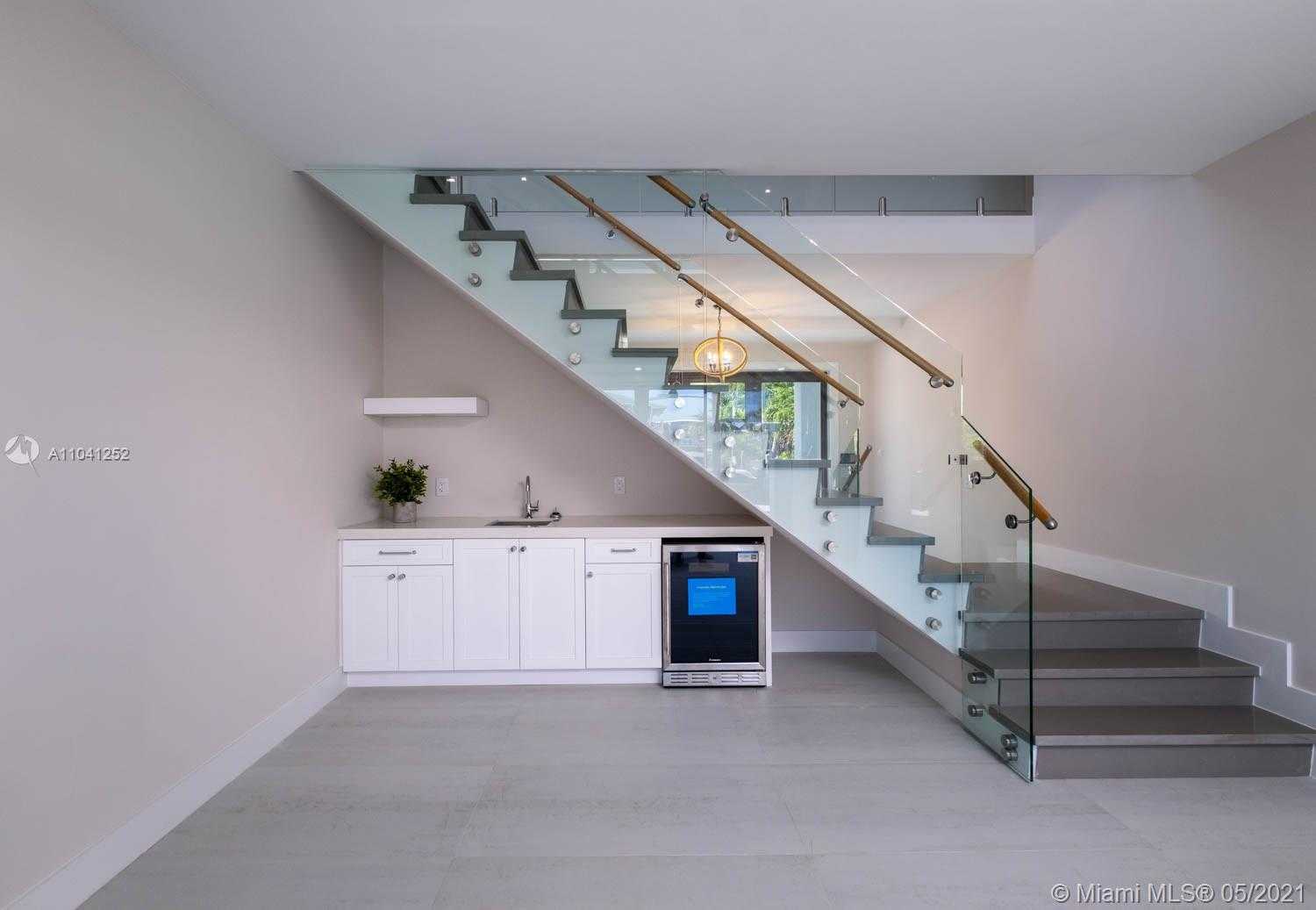 Small Image of 117 MOCKINGBIRD ROAD, Islamorada Number 8