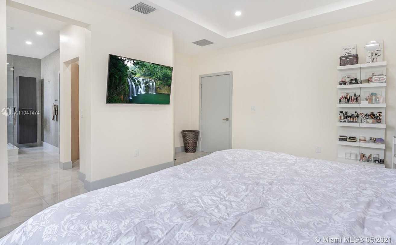 Small Image of 8368 NORTH WEST 114TH PATH, Doral Number 23