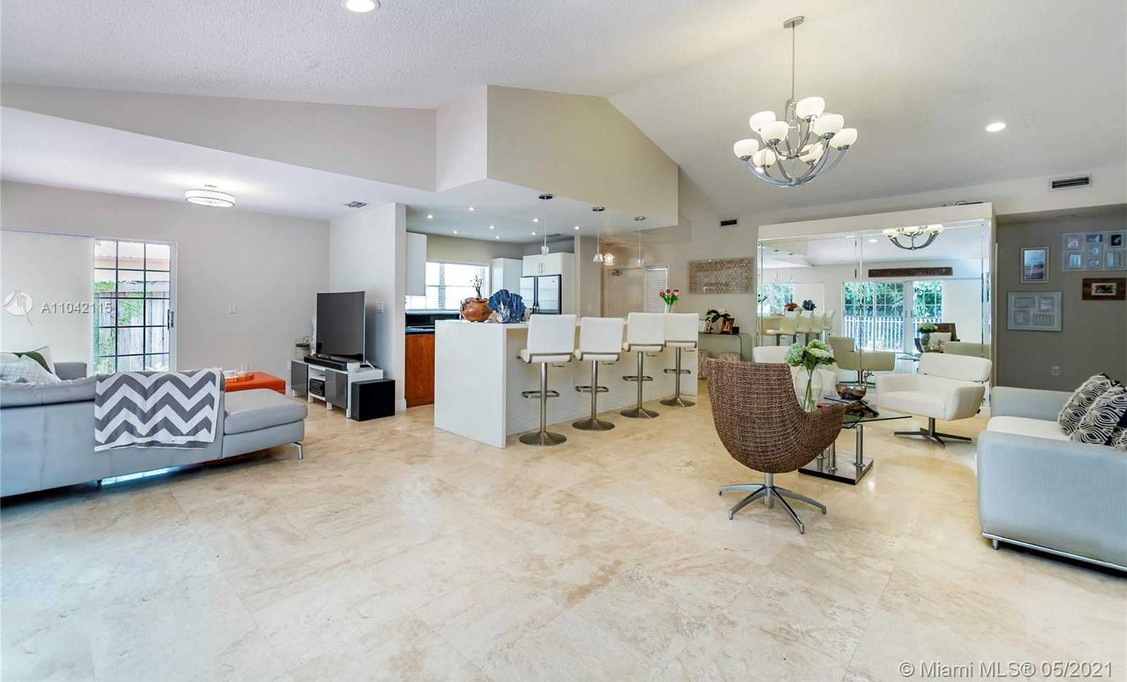 Small Image of 10387 NORTH WEST 43RD TER, Doral Number 4