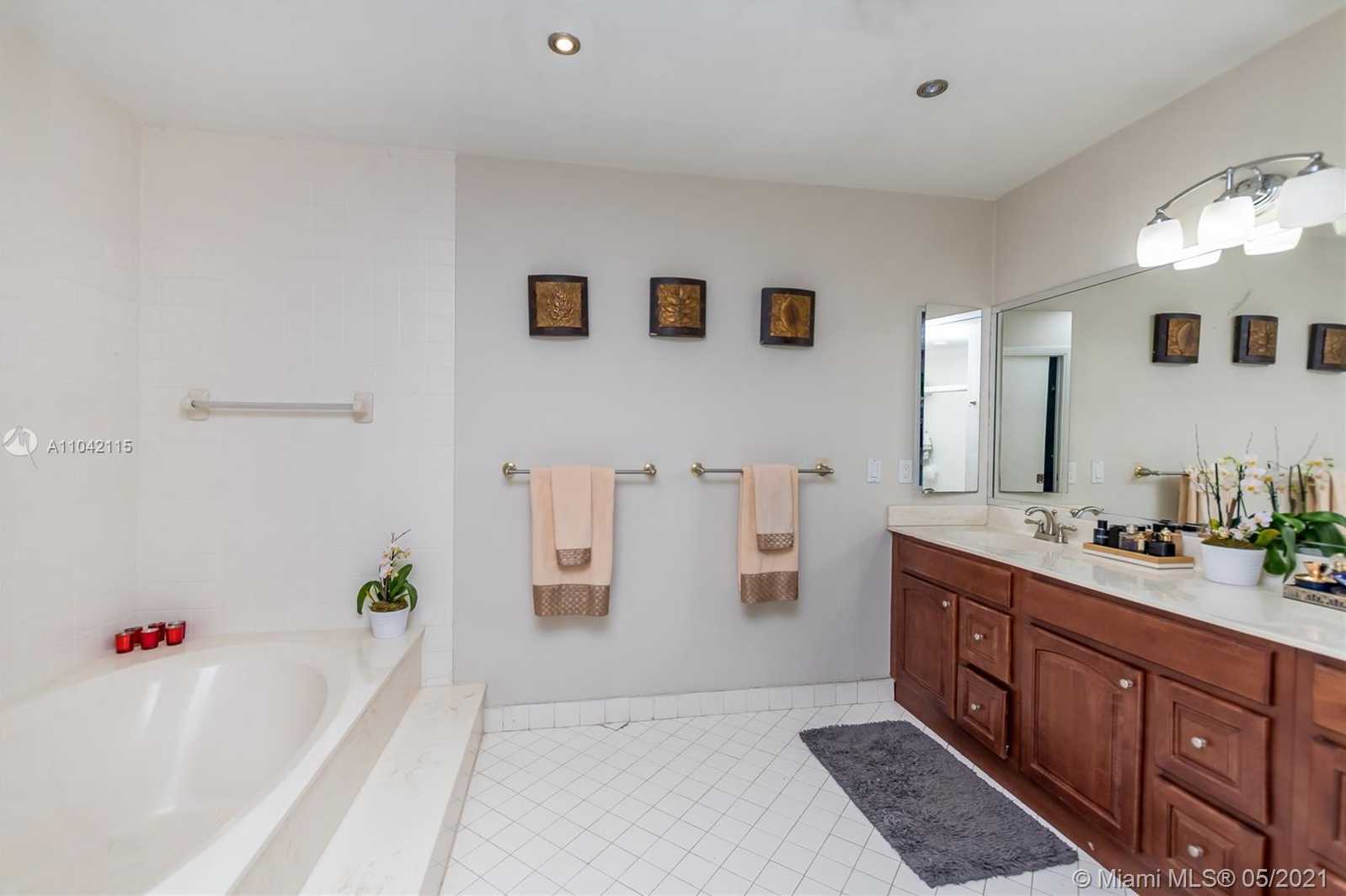 Small Image of 10387 NORTH WEST 43RD TER, Doral Number 8