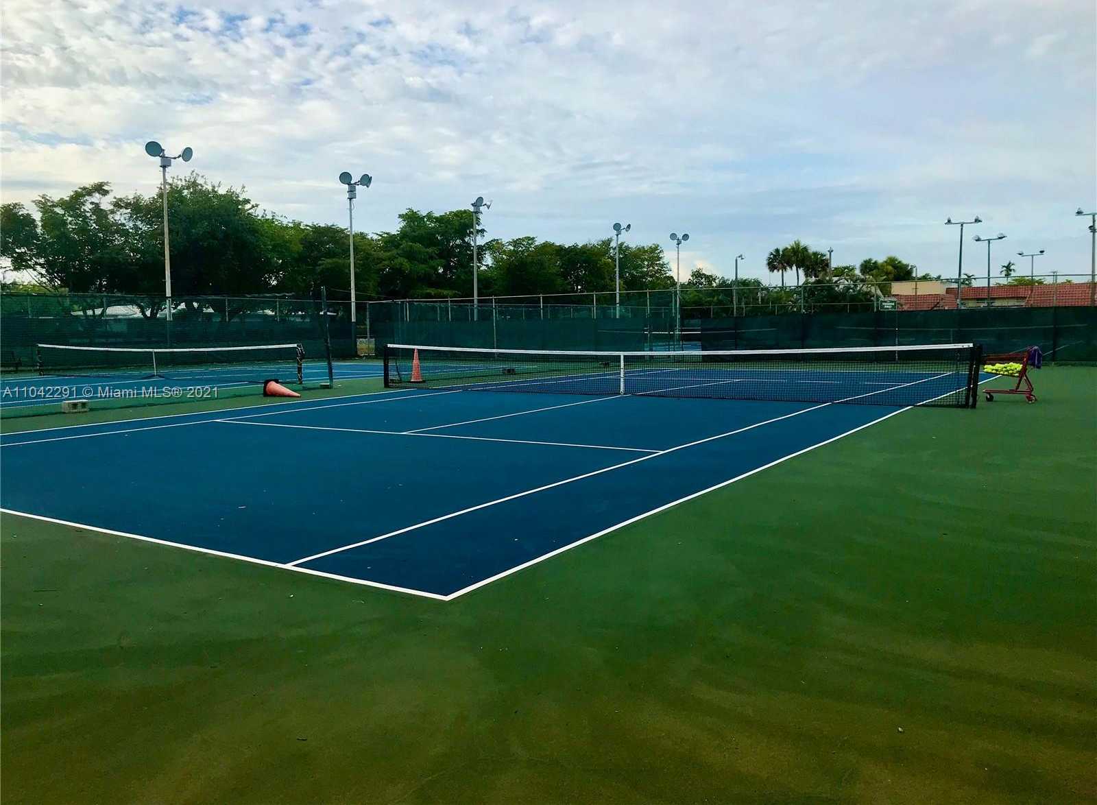 Small Image of 9139 NORTH EAST 10TH AVE, Miami Shores Number 12