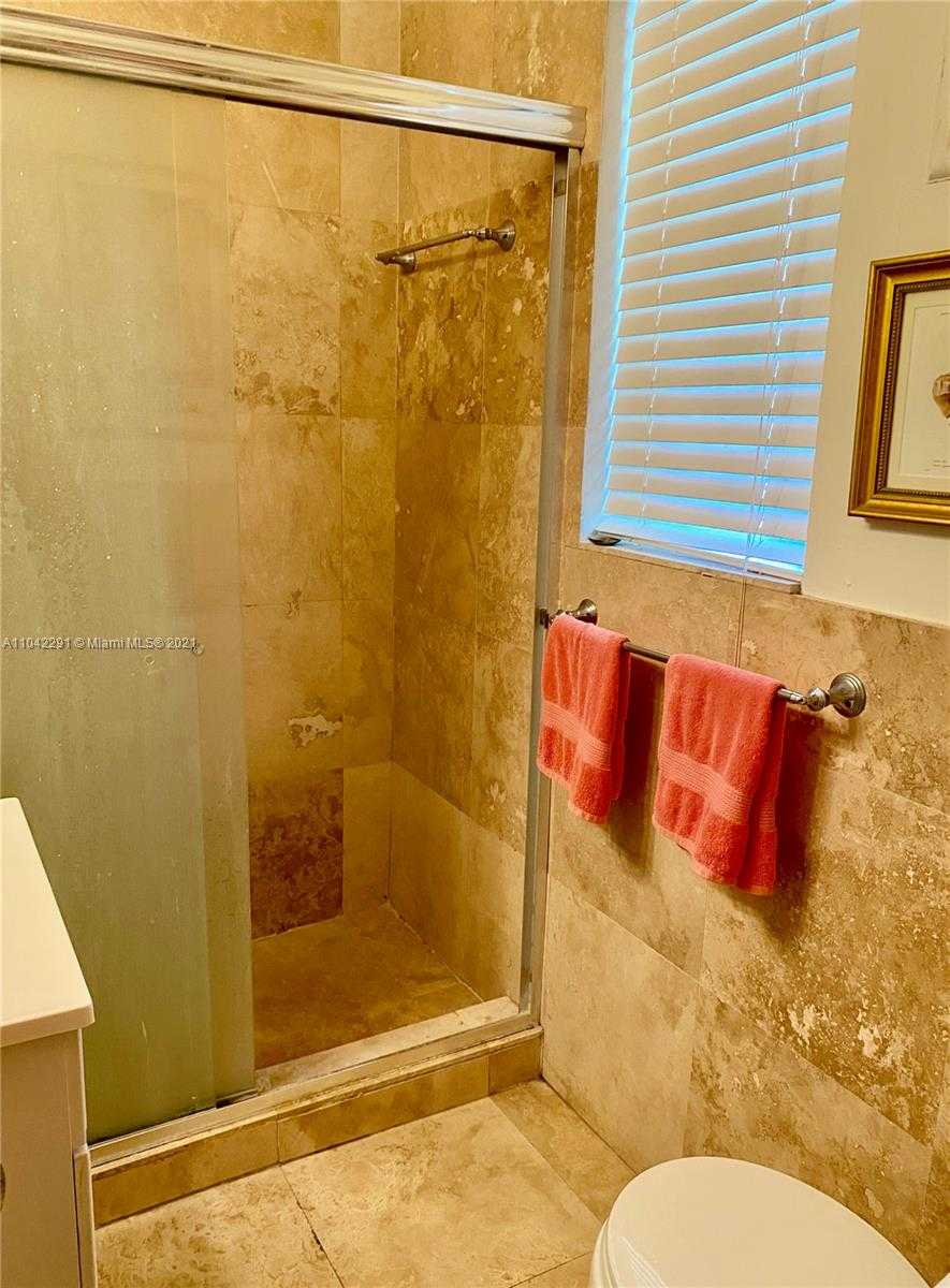 Small Image of 9139 NORTH EAST 10TH AVE, Miami Shores Number 6