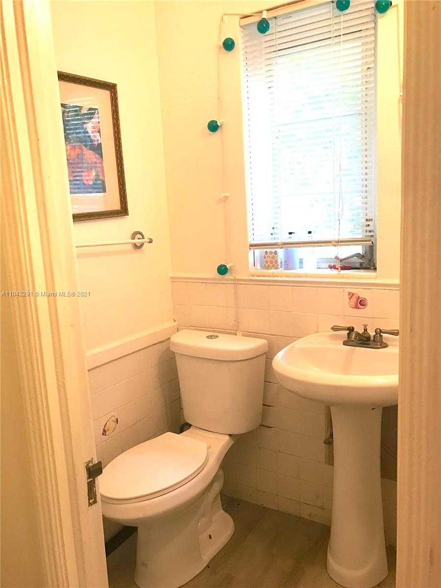 Small Image of 9139 NORTH EAST 10TH AVE, Miami Shores Number 7