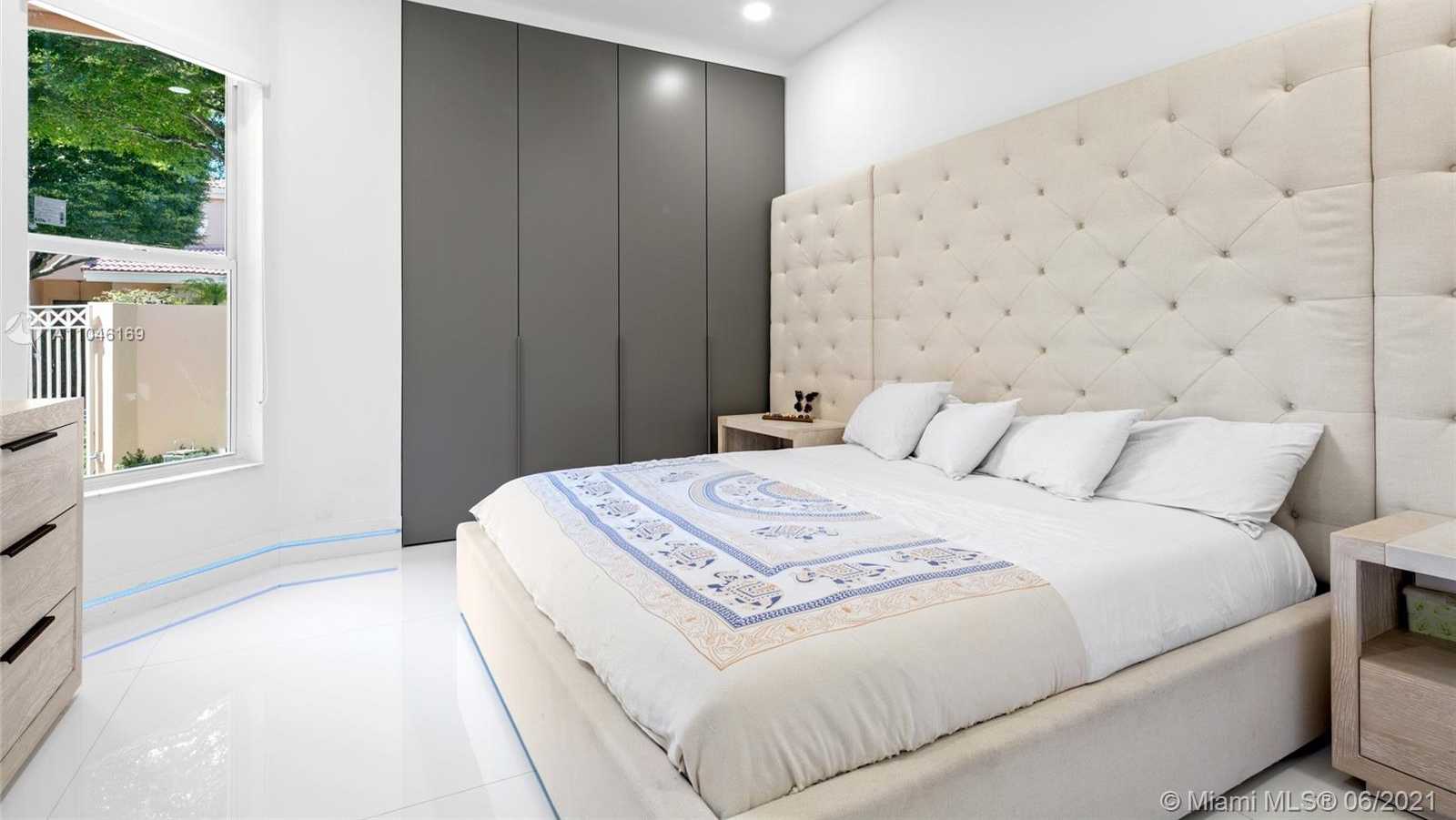 Small Image of 3710 NORTH EAST 208TH TER, Aventura Number 33