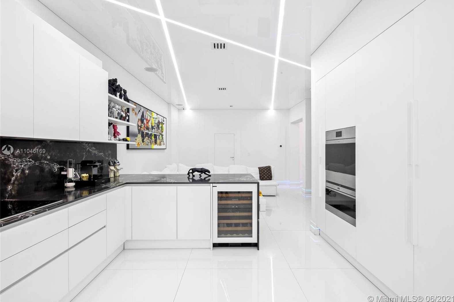 Small Image of 3710 NORTH EAST 208TH TER, Aventura Number 7