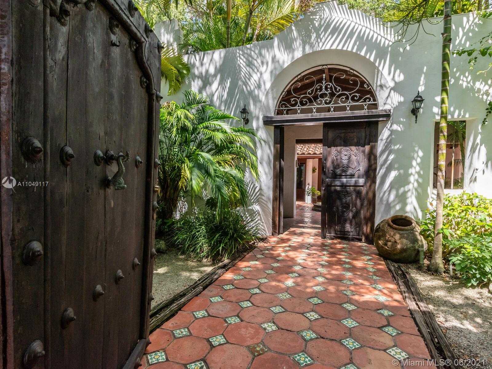 Small Image of 2811 EMATHLA ST, Miami Number 2