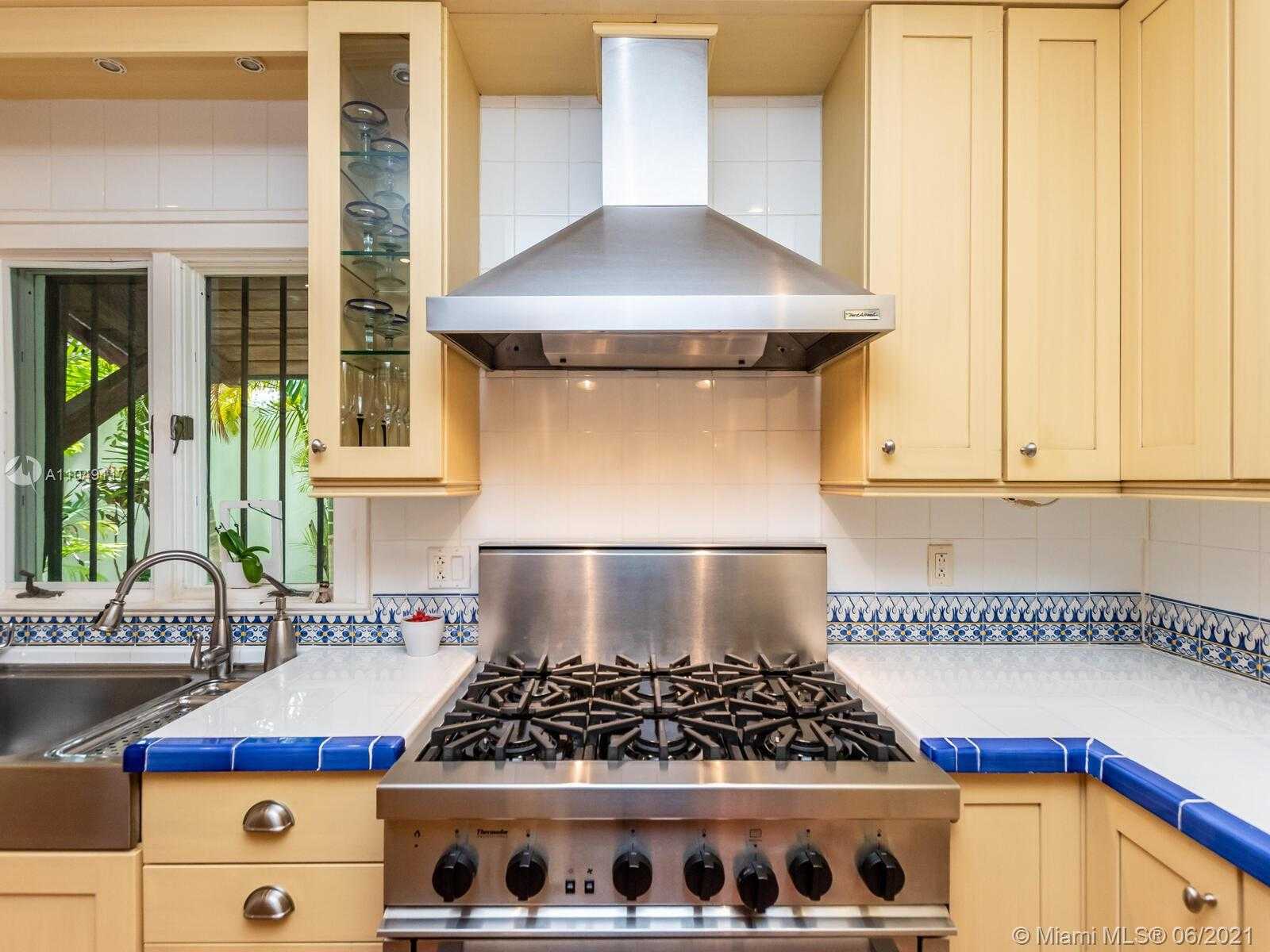 Small Image of 2811 EMATHLA ST, Miami Number 23