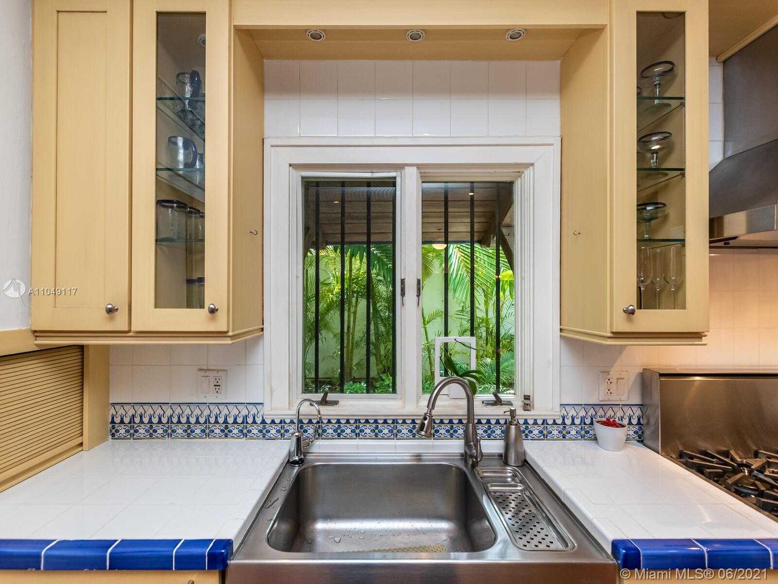 Small Image of 2811 EMATHLA ST, Miami Number 24