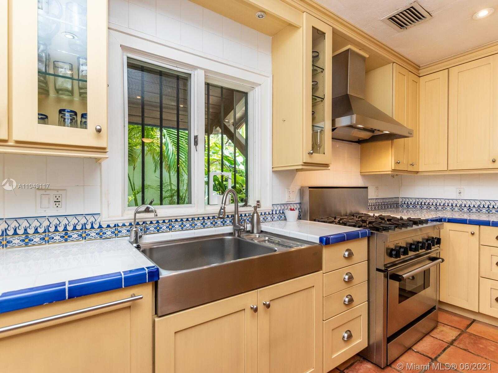 Small Image of 2811 EMATHLA ST, Miami Number 25