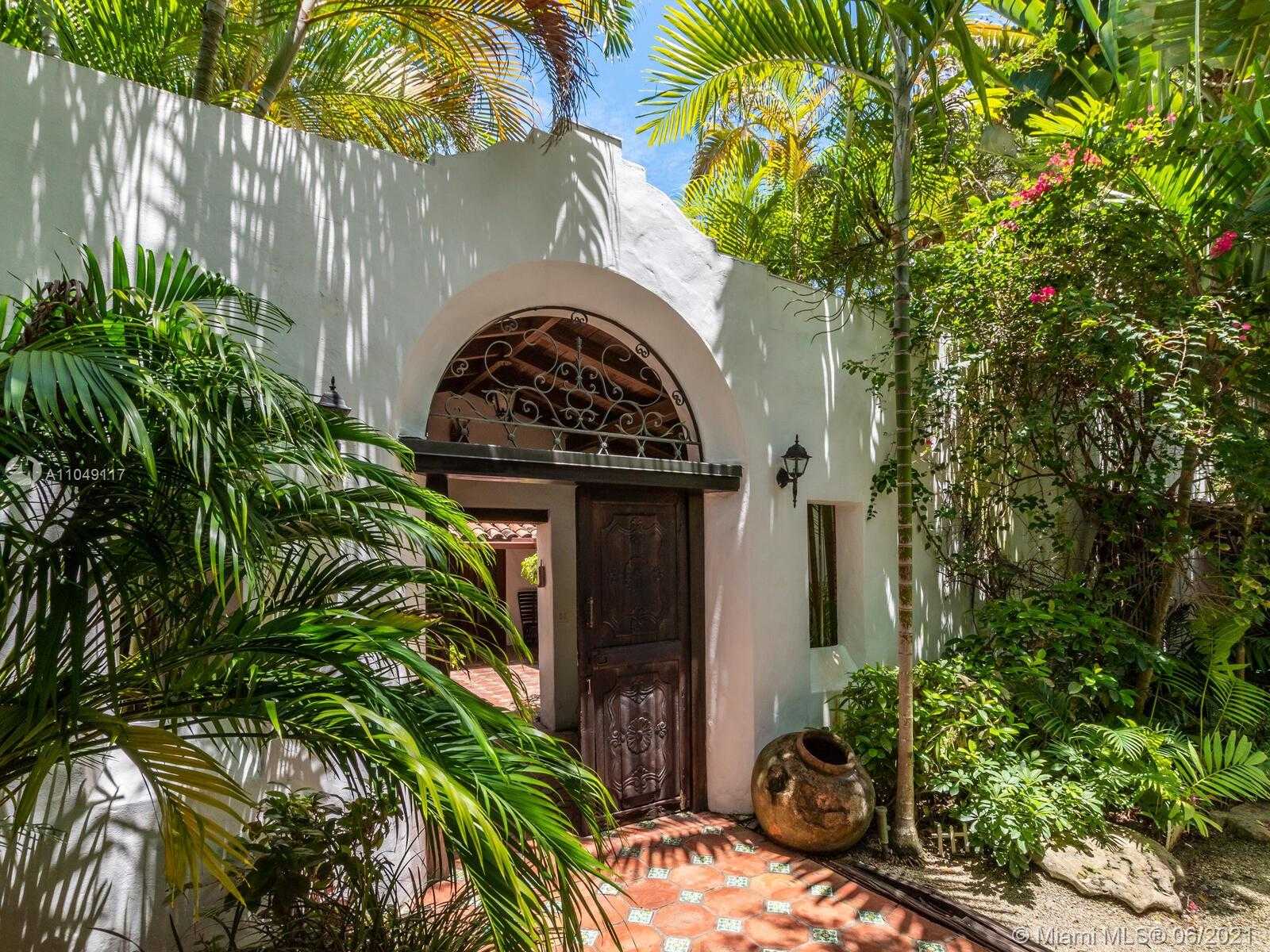 Small Image of 2811 EMATHLA ST, Miami Number 3