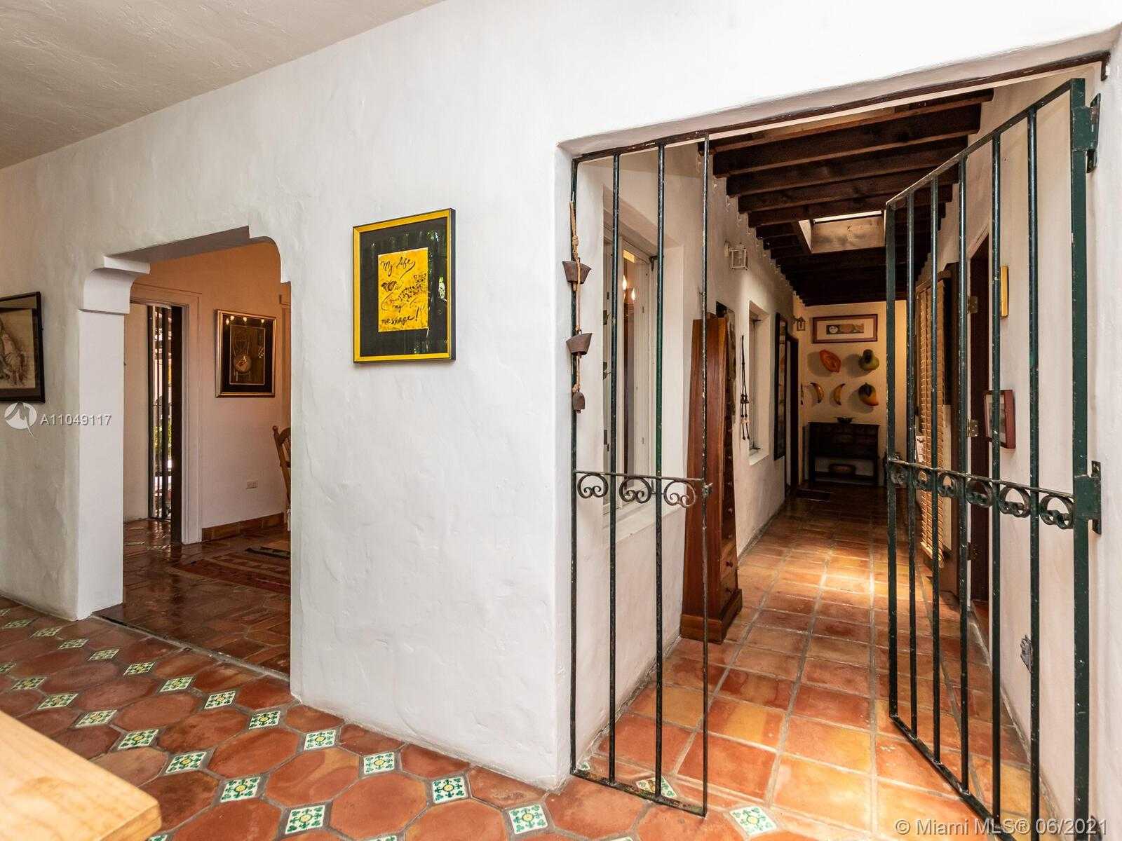 Small Image of 2811 EMATHLA ST, Miami Number 31
