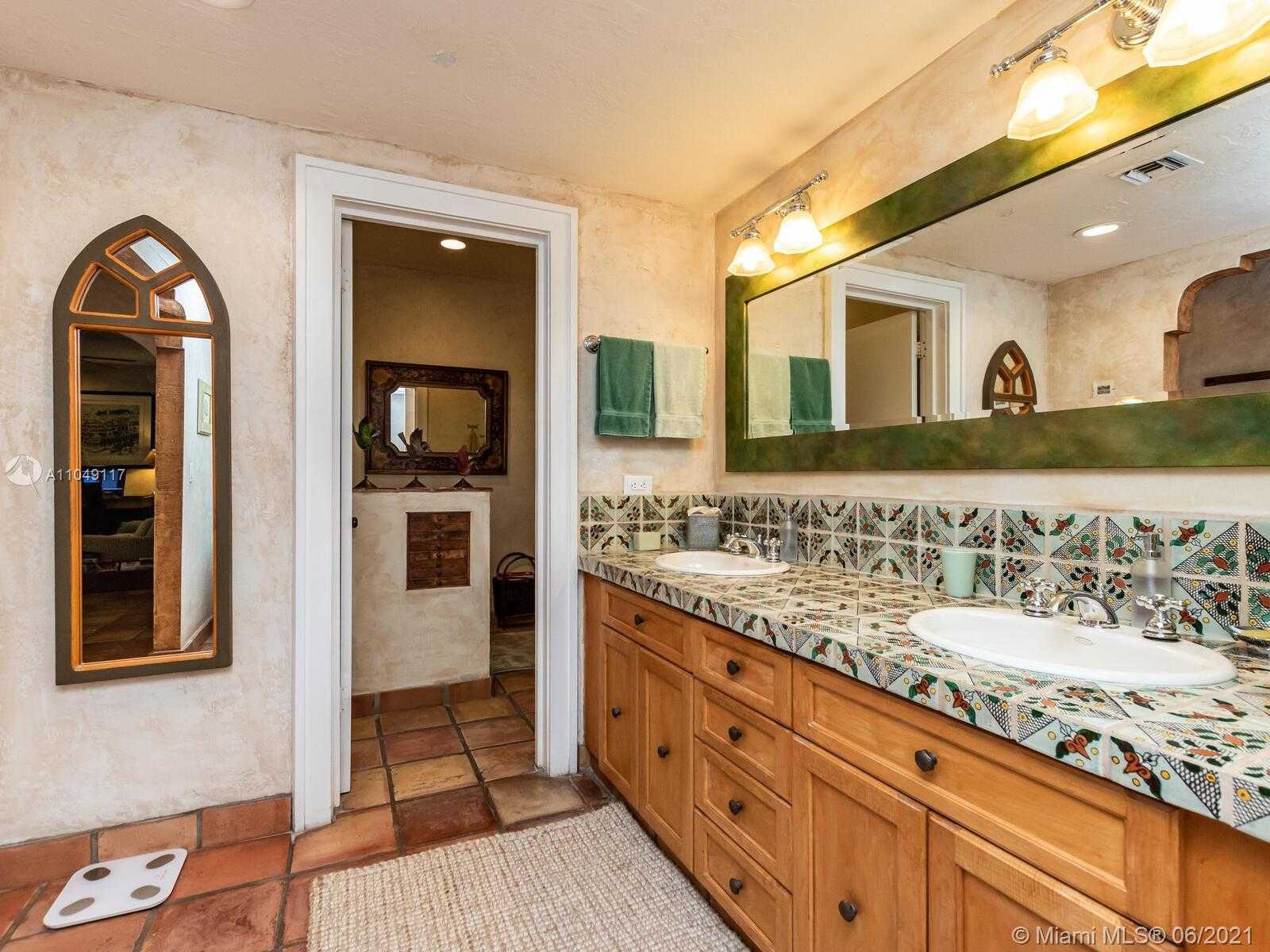 Small Image of 2811 EMATHLA ST, Miami Number 37