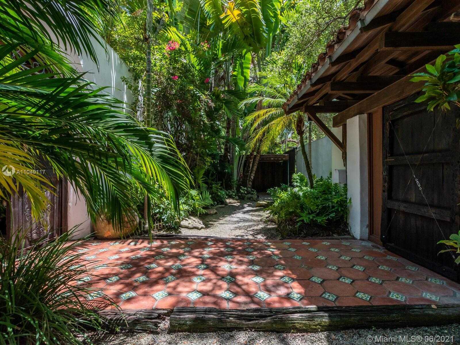 Small Image of 2811 EMATHLA ST, Miami Number 4