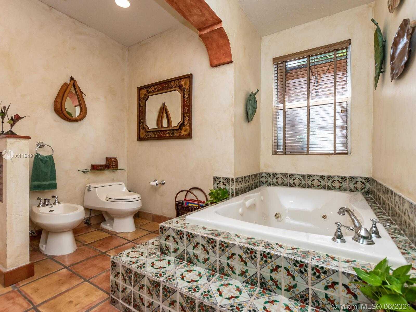 Small Image of 2811 EMATHLA ST, Miami Number 40