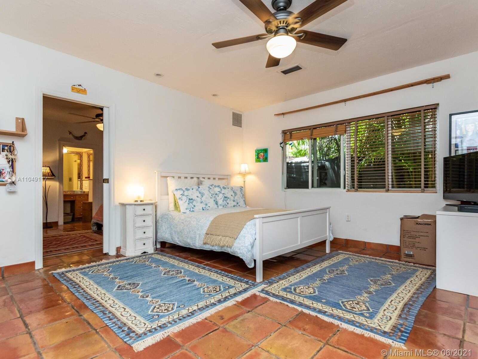 Small Image of 2811 EMATHLA ST, Miami Number 49