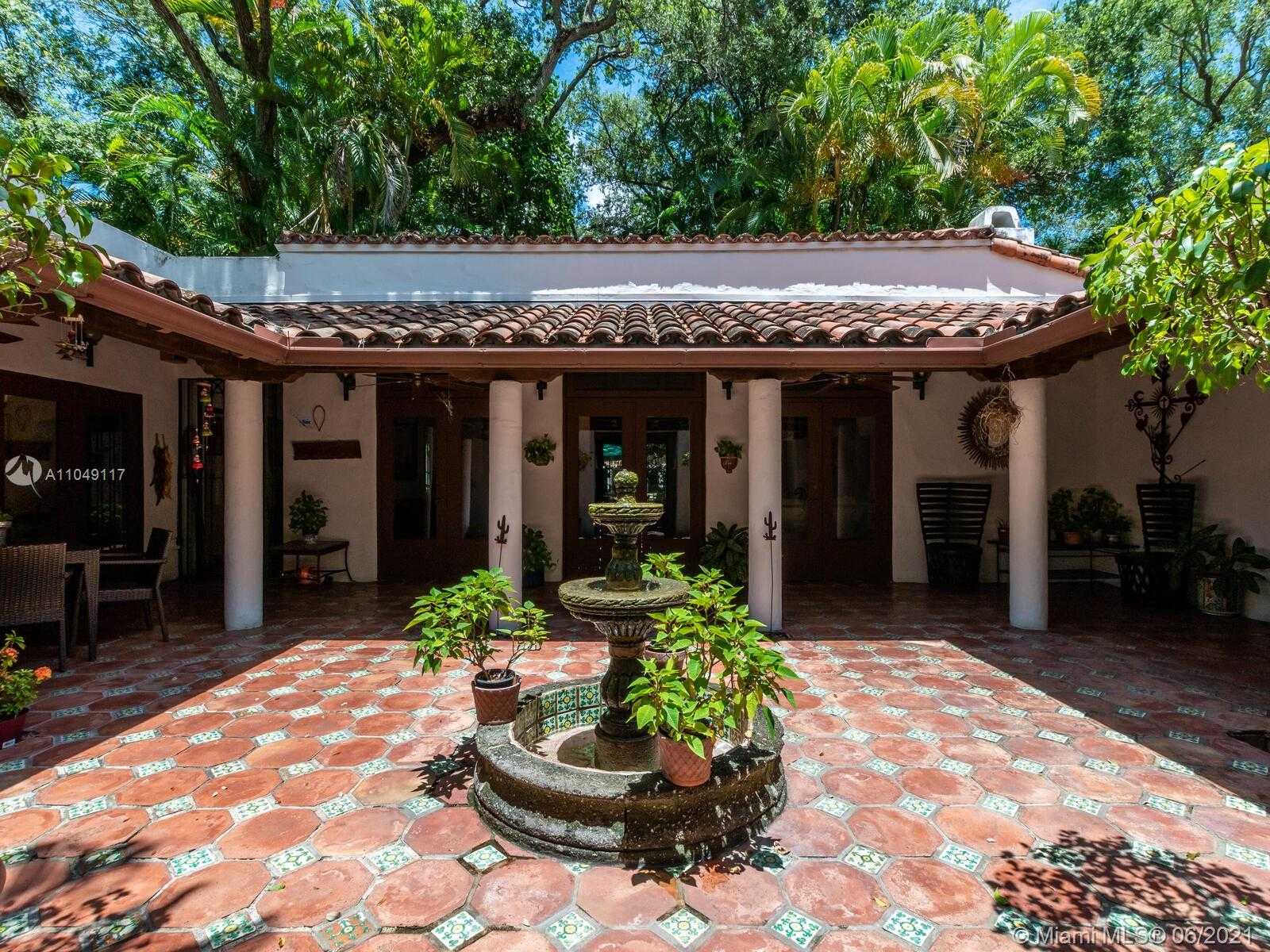 Small Image of 2811 EMATHLA ST, Miami Number 5