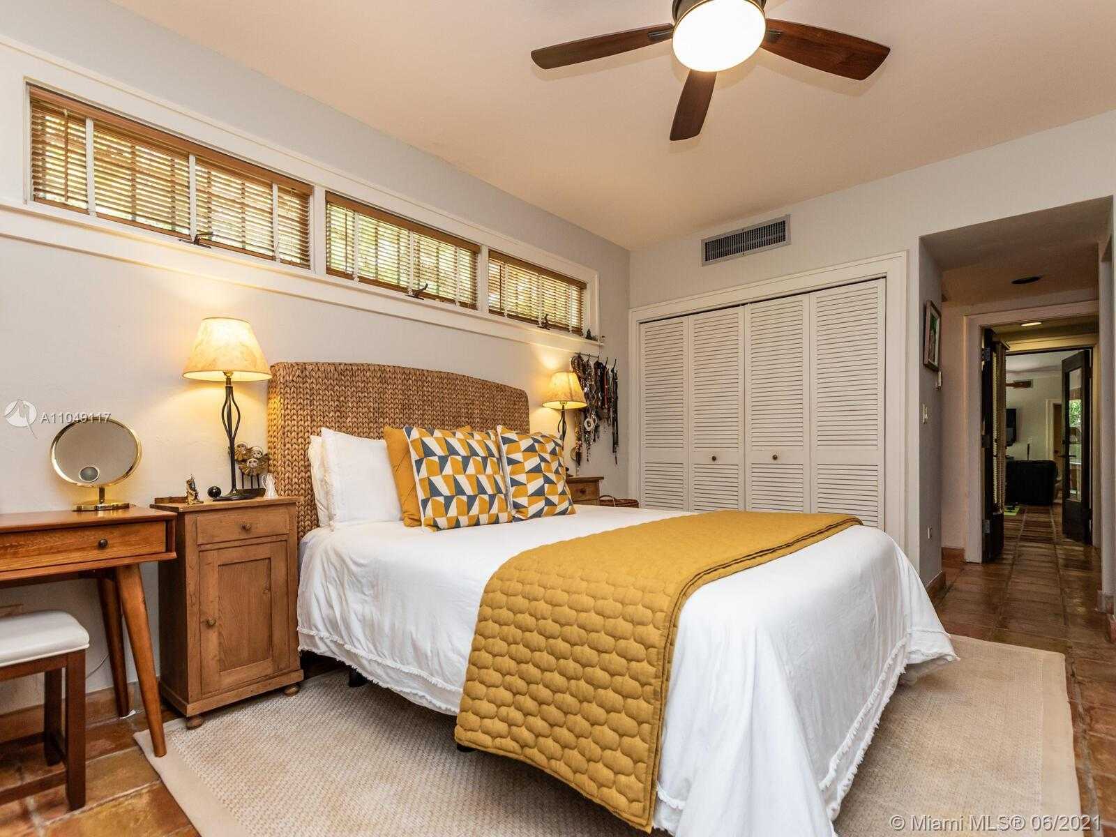 Small Image of 2811 EMATHLA ST, Miami Number 56