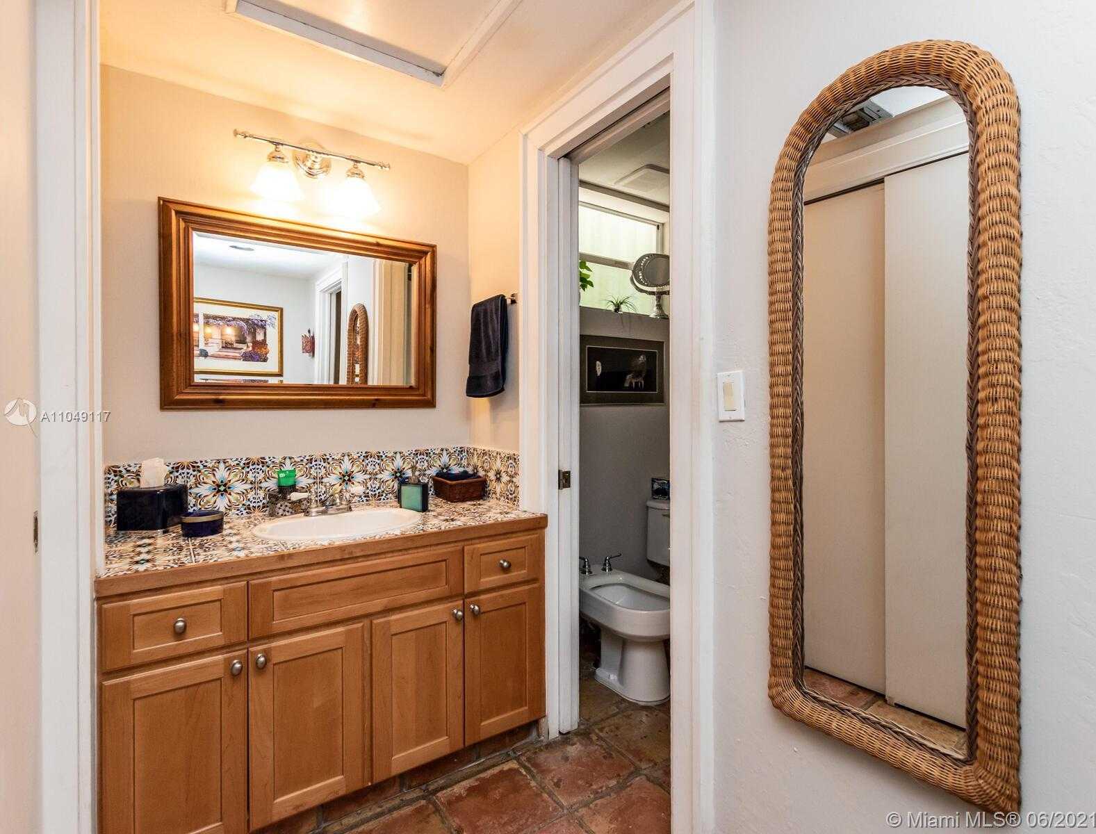 Small Image of 2811 EMATHLA ST, Miami Number 57