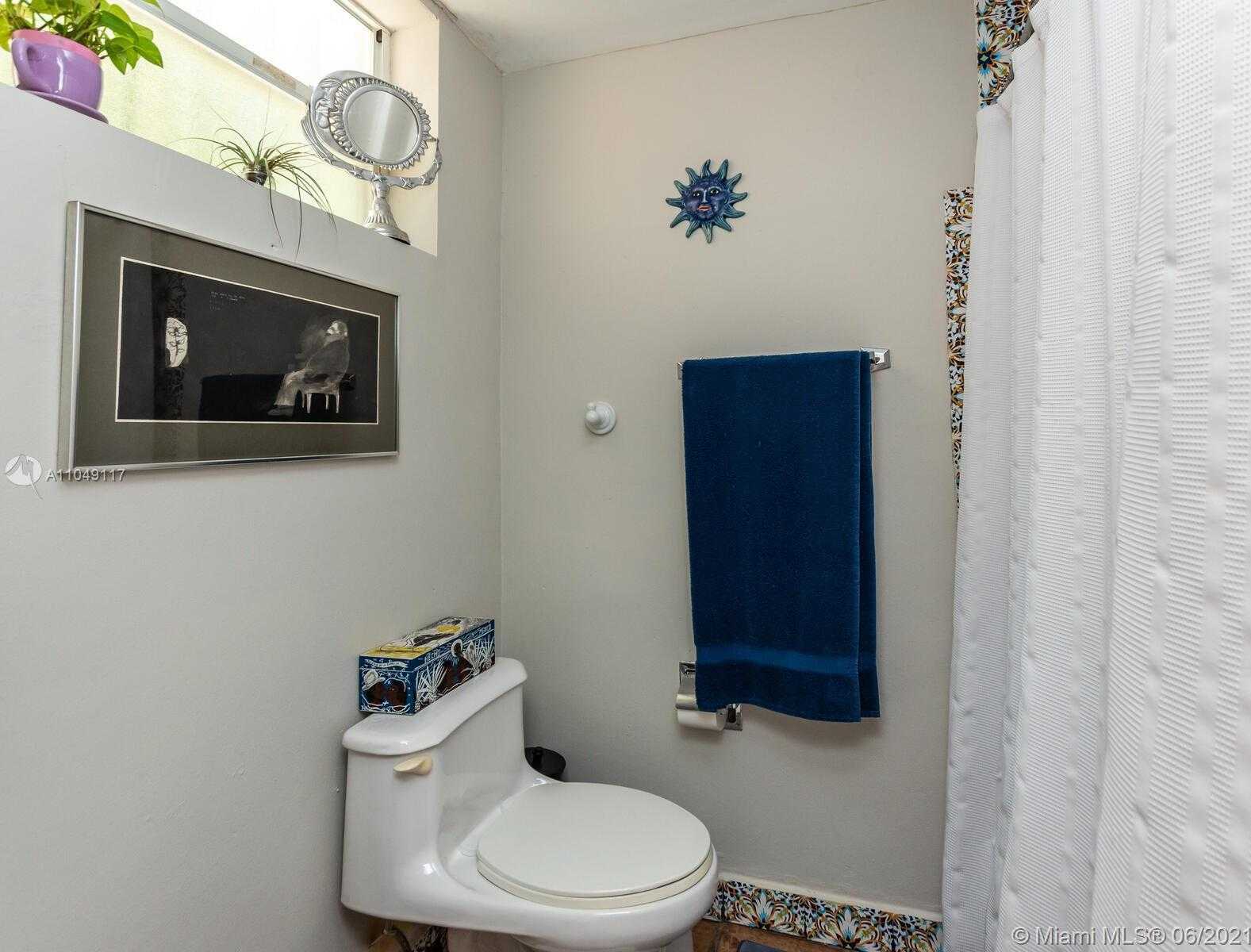 Small Image of 2811 EMATHLA ST, Miami Number 58