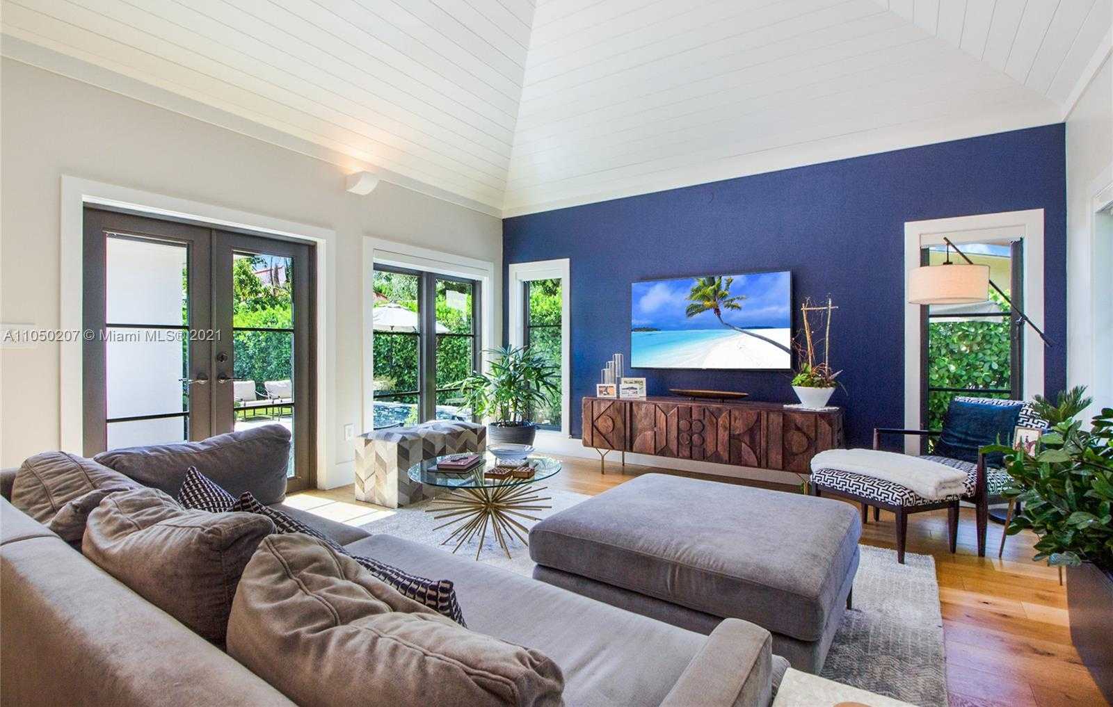 Small Image of 940 COTORRO AVE, Coral Gables Number 13