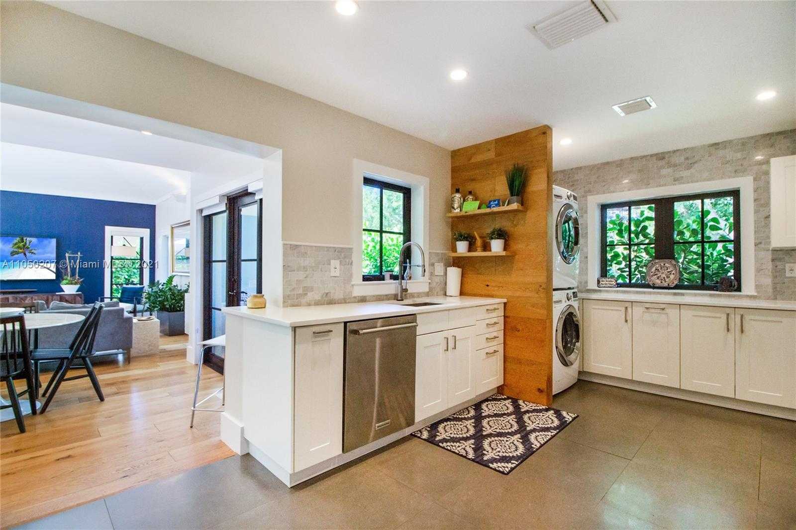 Small Image of 940 COTORRO AVE, Coral Gables Number 14