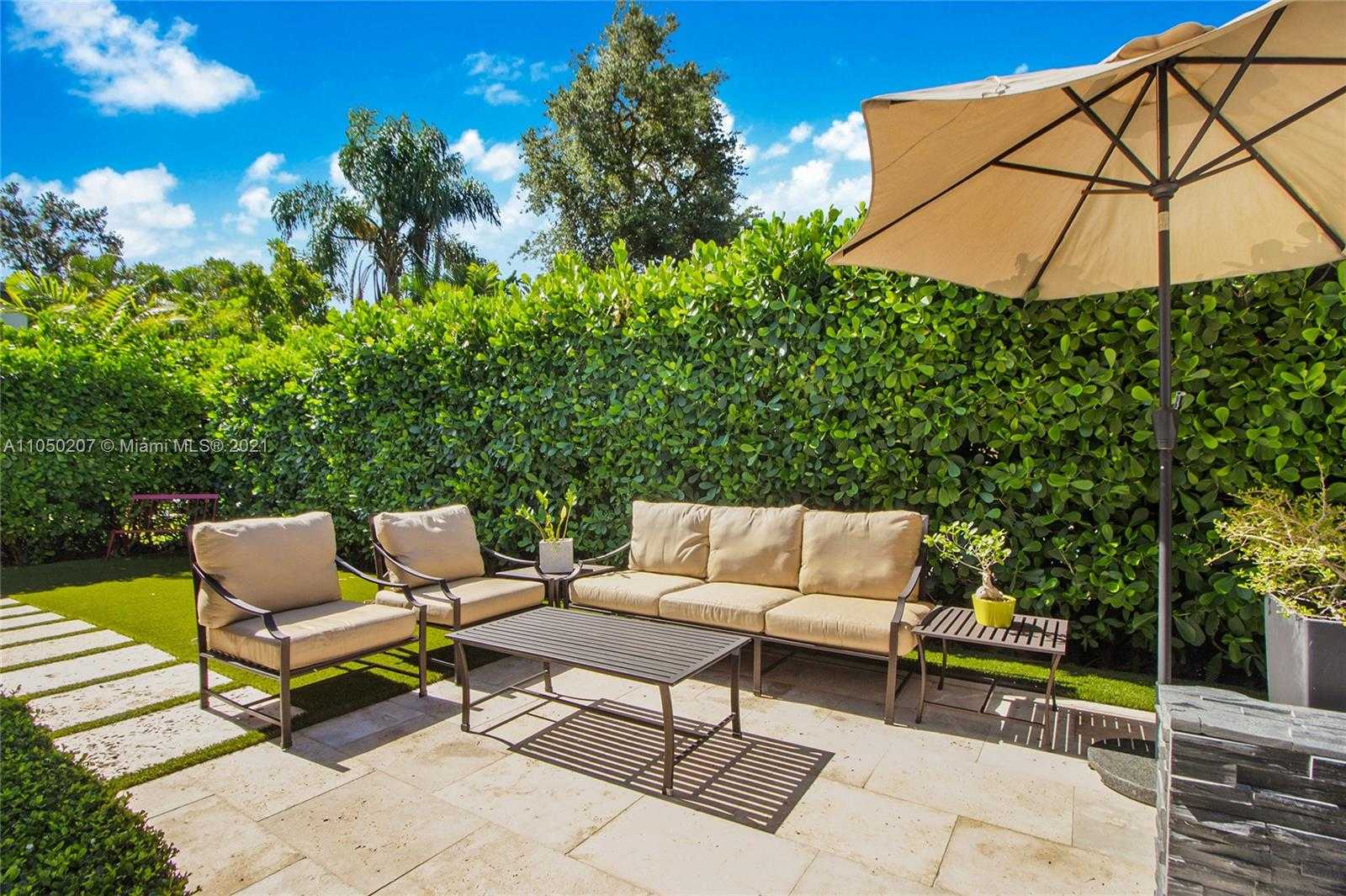 Small Image of 940 COTORRO AVE, Coral Gables Number 16