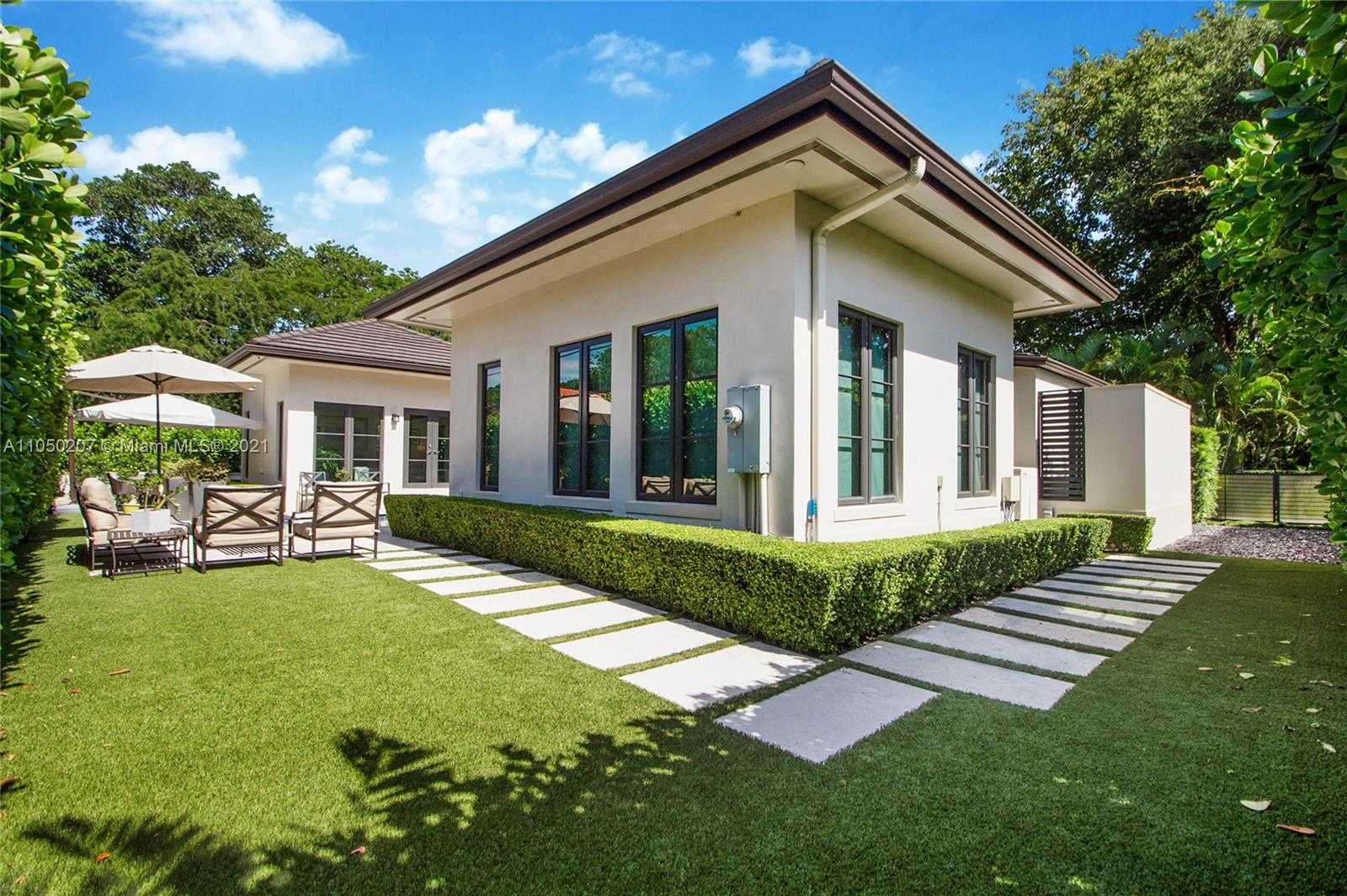 Small Image of 940 COTORRO AVE, Coral Gables Number 17