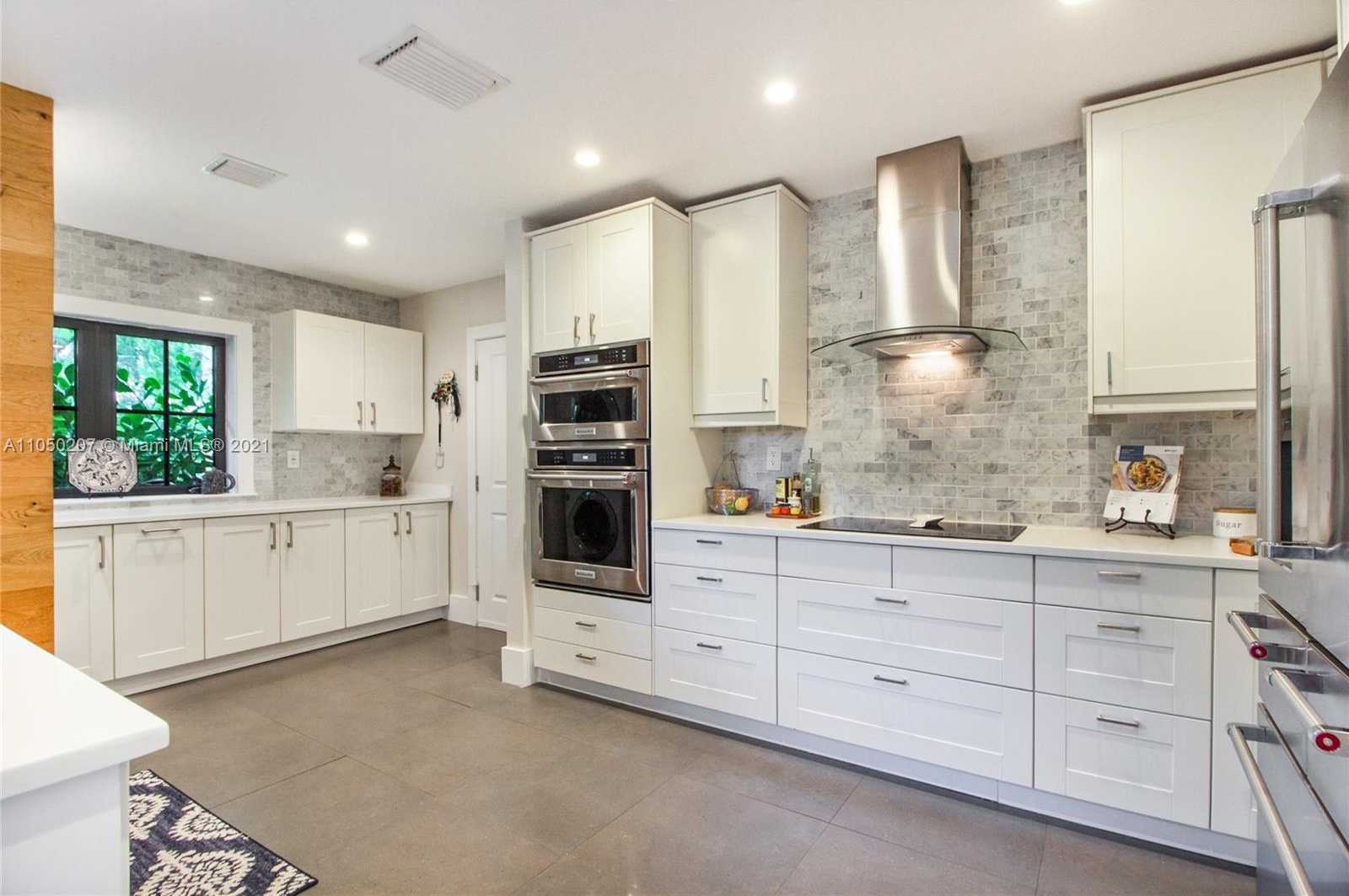 Small Image of 940 COTORRO AVE, Coral Gables Number 4