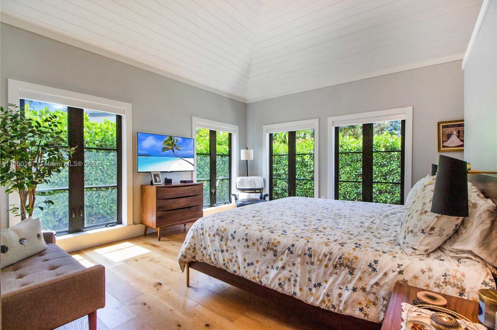 Small Image of 940 COTORRO AVE, Coral Gables Number 5