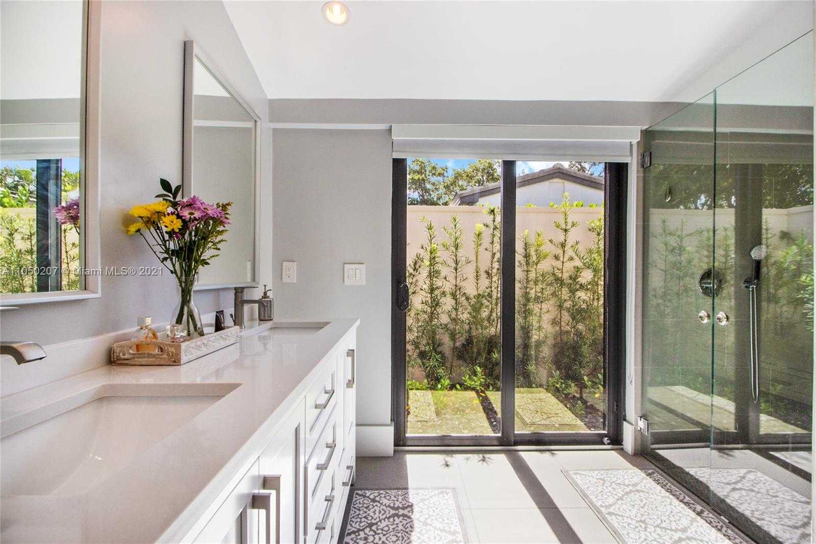 Small Image of 940 COTORRO AVE, Coral Gables Number 6