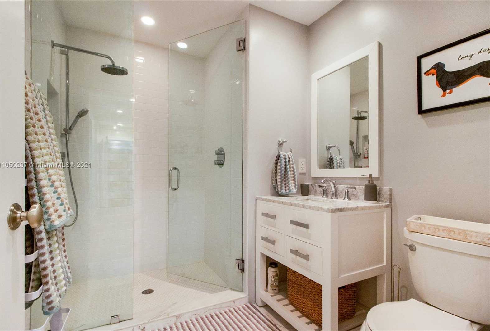 Small Image of 940 COTORRO AVE, Coral Gables Number 9