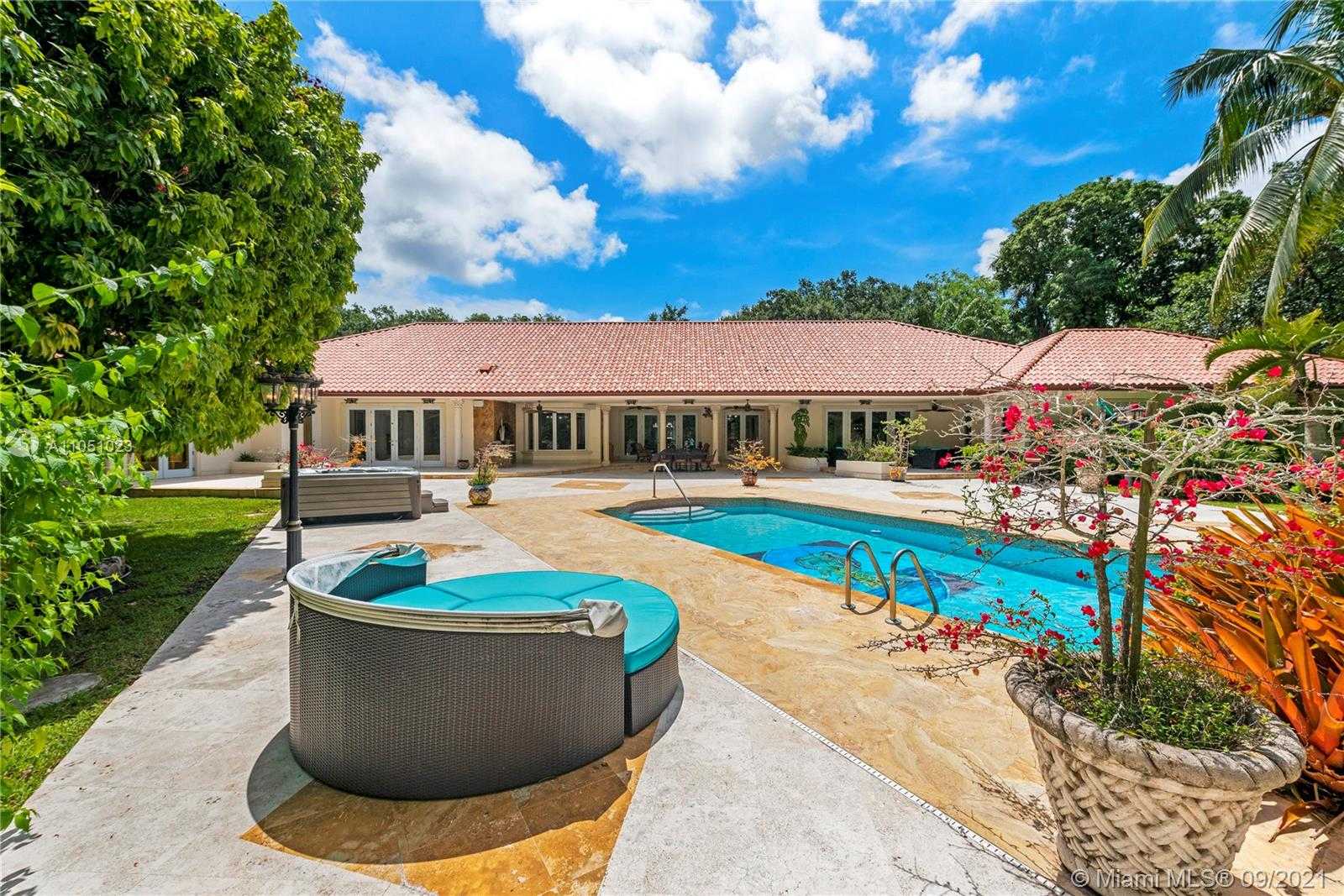 Small Image of 9400 OLD CUTLER RD, Coral Gables Number 3
