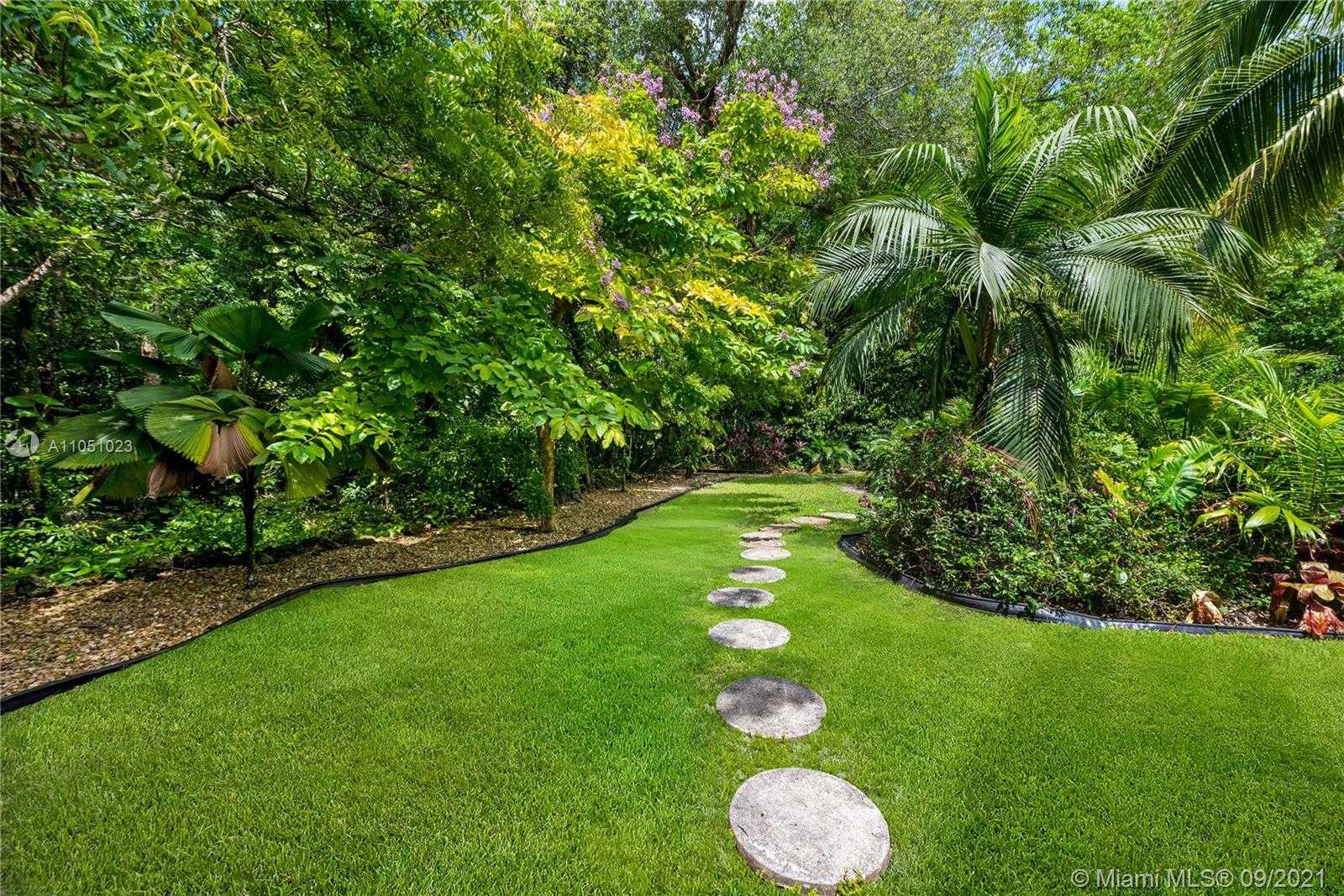 Small Image of 9400 OLD CUTLER RD, Coral Gables Number 9