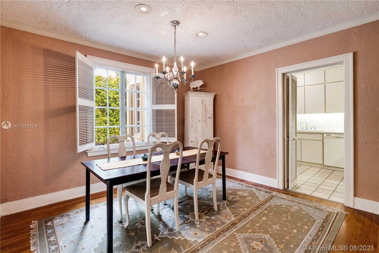 Small Image of 936 SOROLLA AVE, Coral Gables Number 10
