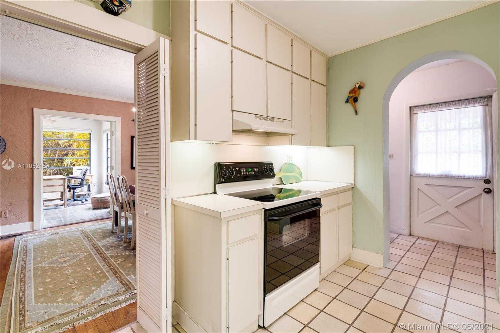 Small Image of 936 SOROLLA AVE, Coral Gables Number 11