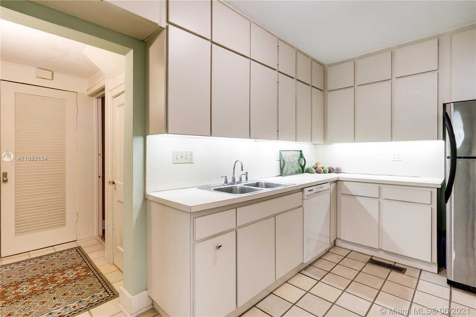 Small Image of 936 SOROLLA AVE, Coral Gables Number 12