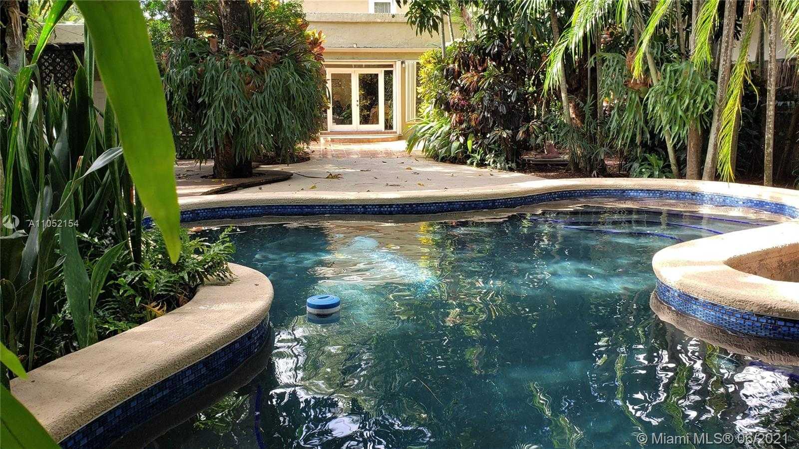 Small Image of 936 SOROLLA AVE, Coral Gables Number 2