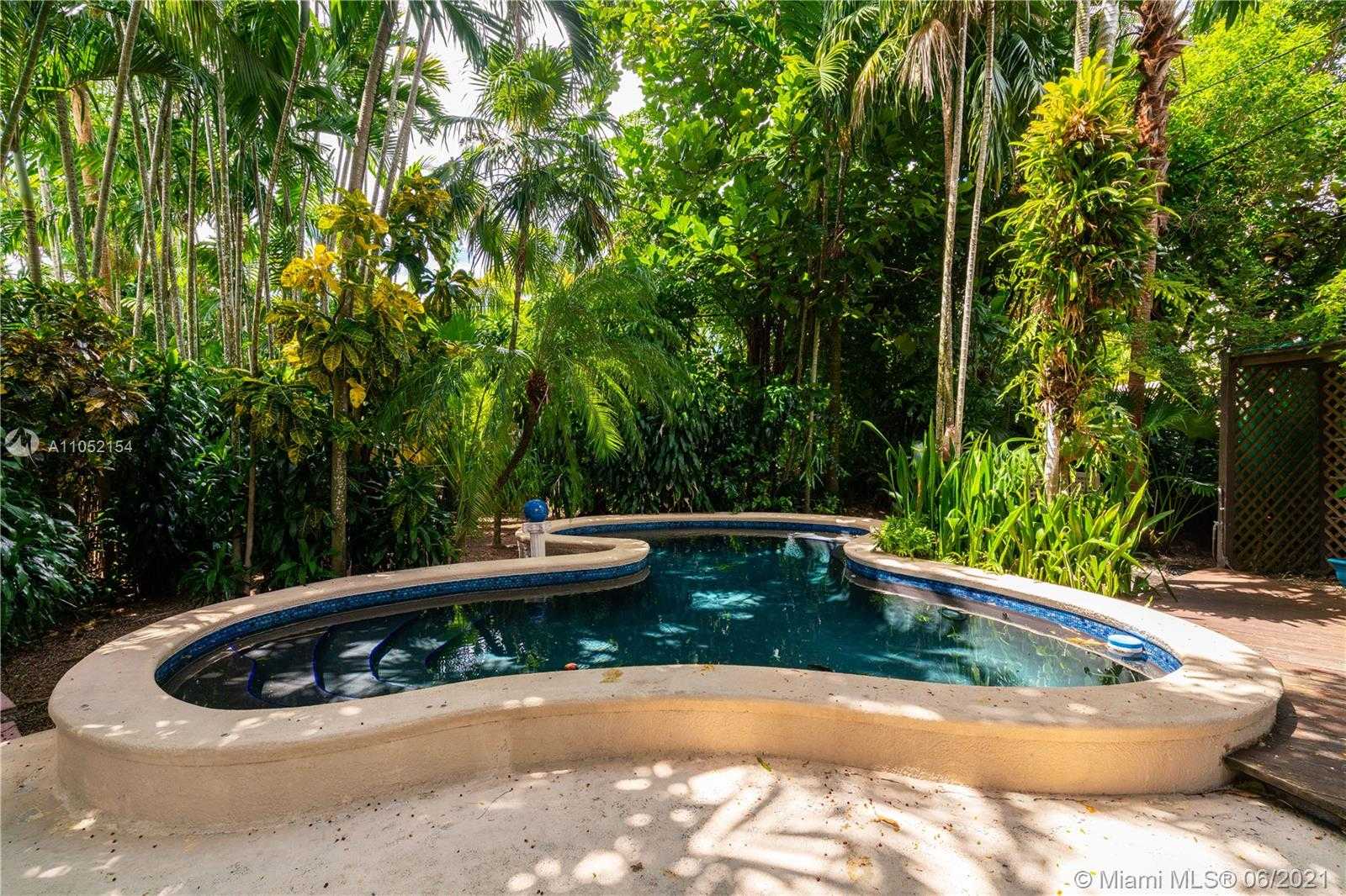 Small Image of 936 SOROLLA AVE, Coral Gables Number 24