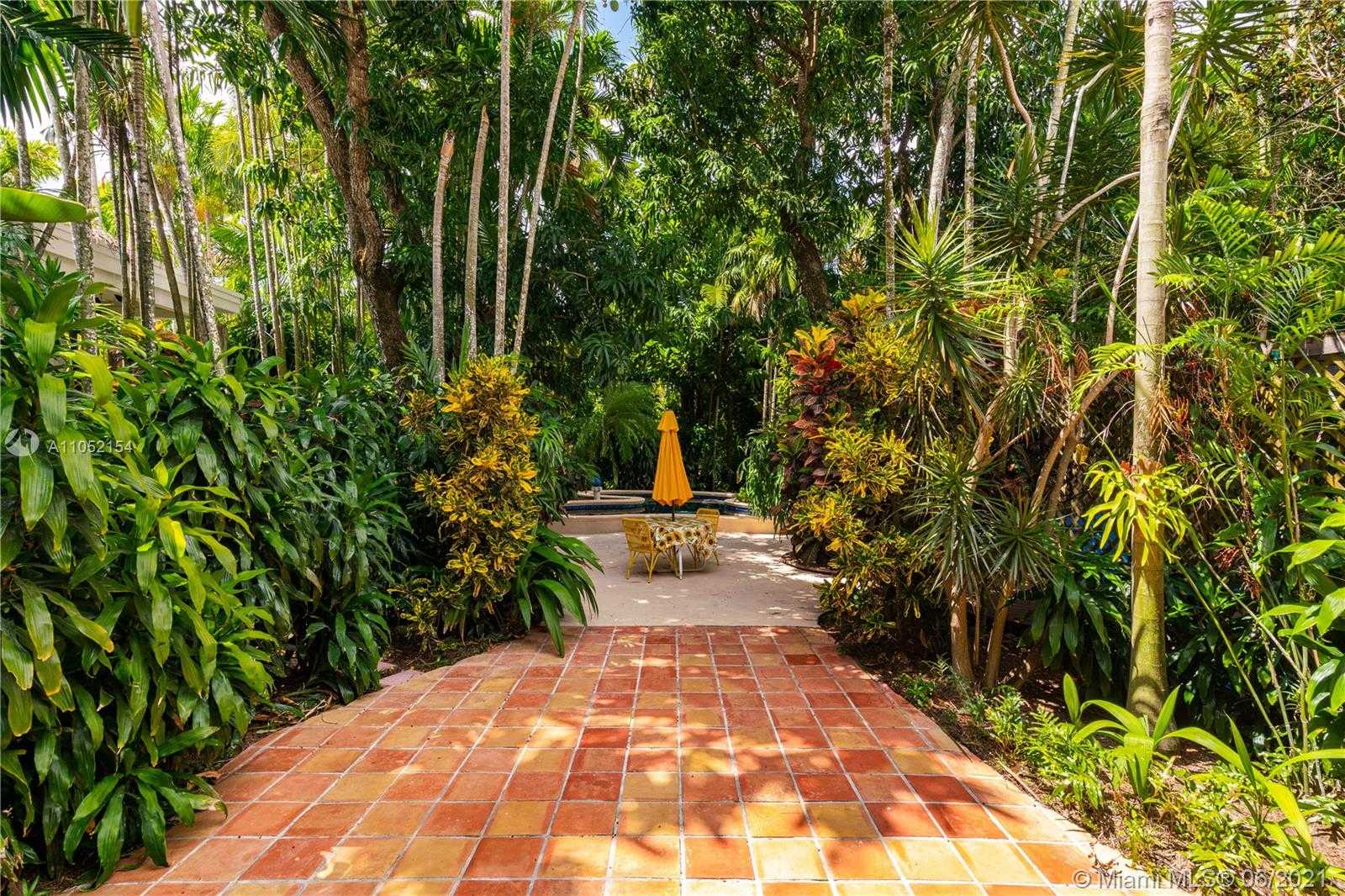 Small Image of 936 SOROLLA AVE, Coral Gables Number 3