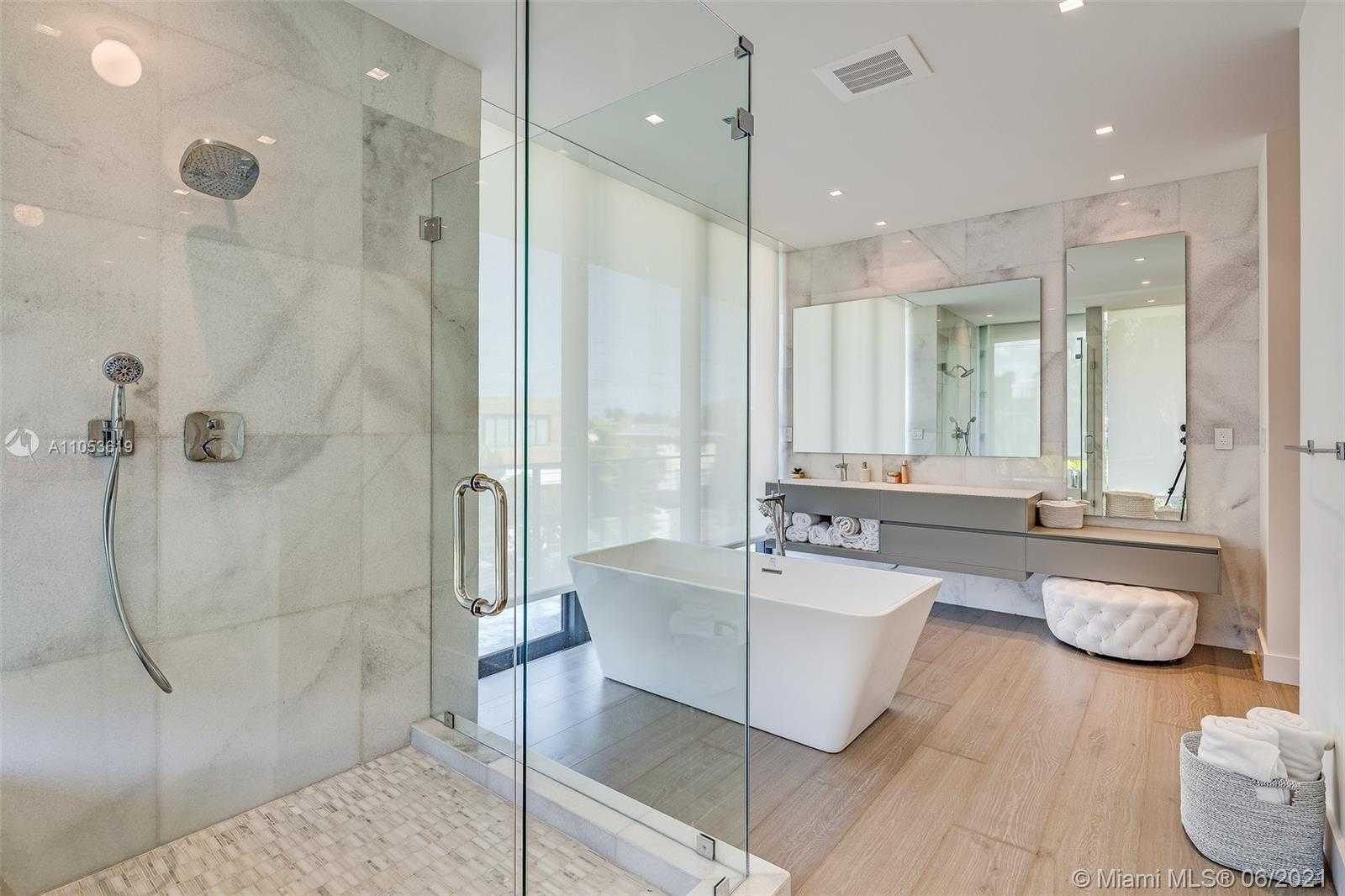 Small Image of 420 NORTH HIBISCUS DR, Miami Beach Number 10