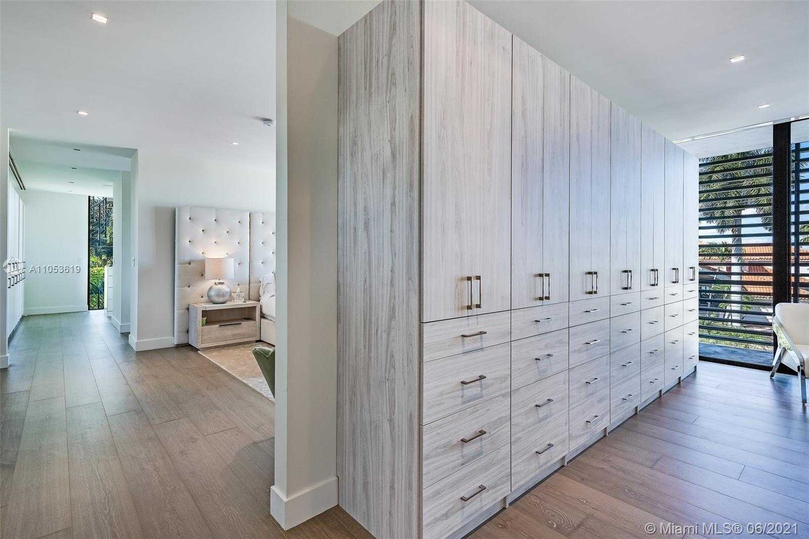 Small Image of 420 NORTH HIBISCUS DR, Miami Beach Number 11