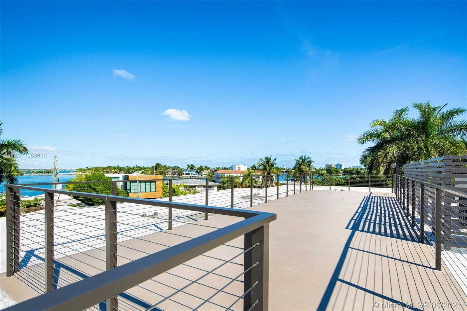 Small Image of 420 NORTH HIBISCUS DR, Miami Beach Number 12