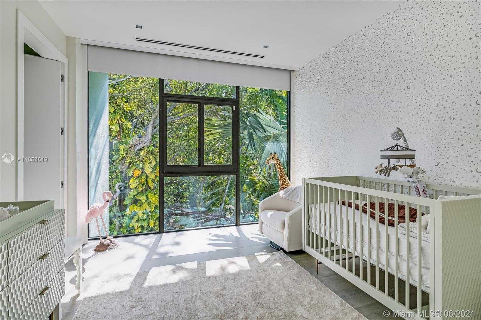 Small Image of 420 NORTH HIBISCUS DR, Miami Beach Number 13