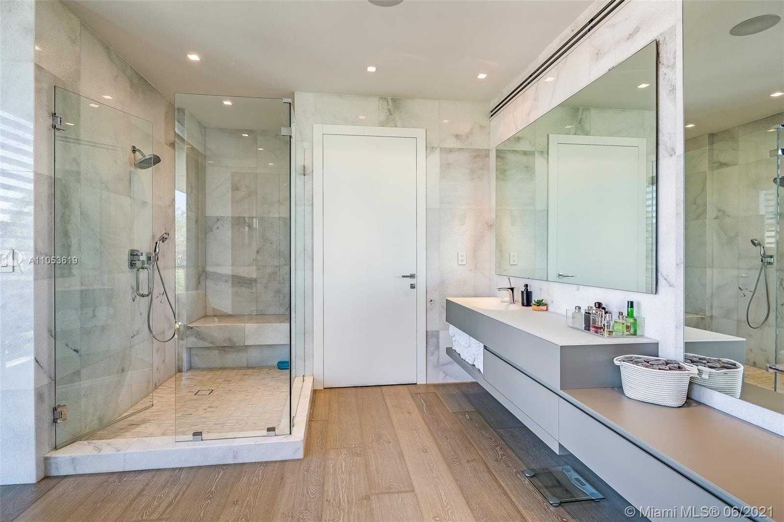 Small Image of 420 NORTH HIBISCUS DR, Miami Beach Number 14