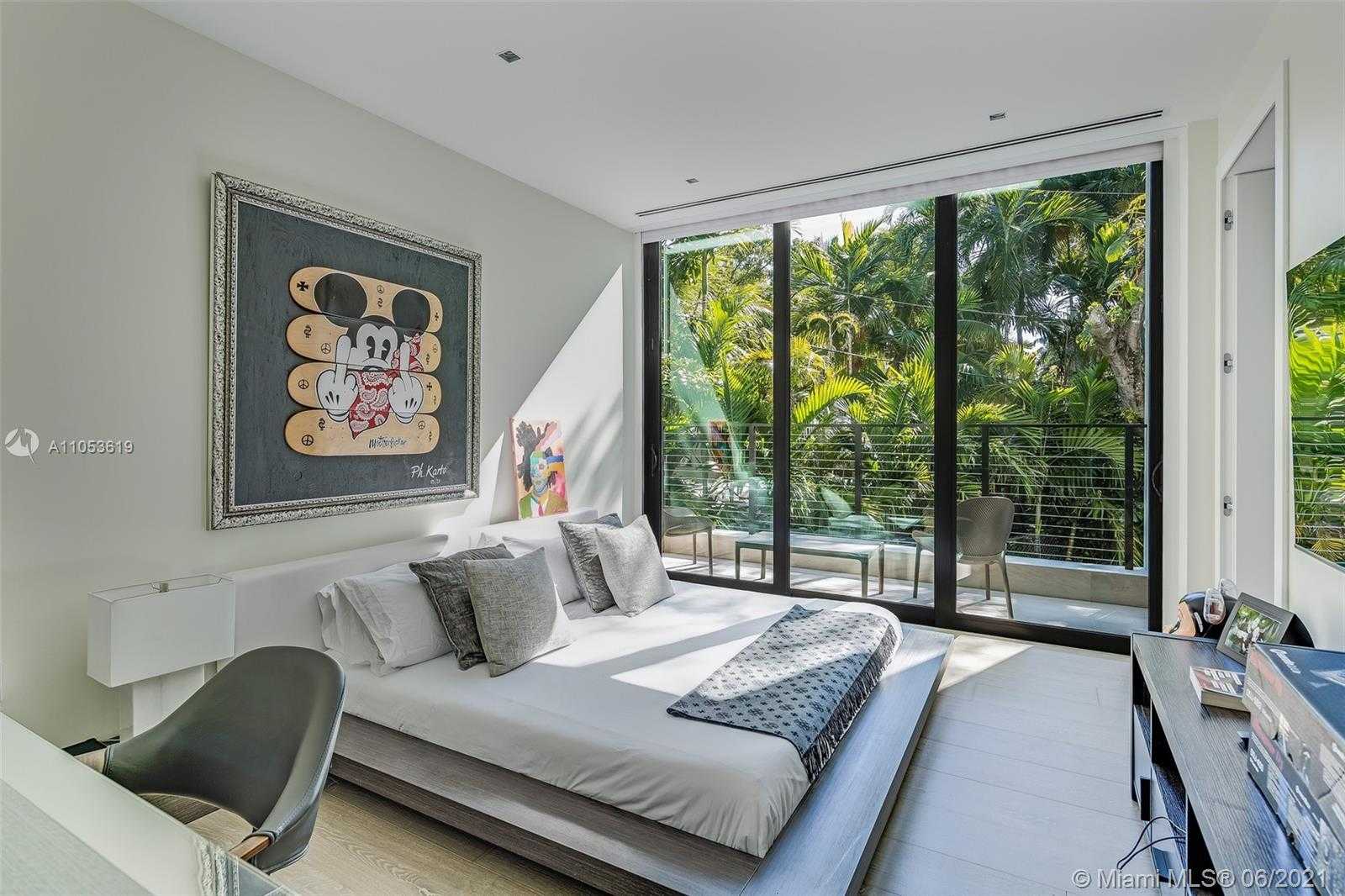 Small Image of 420 NORTH HIBISCUS DR, Miami Beach Number 15