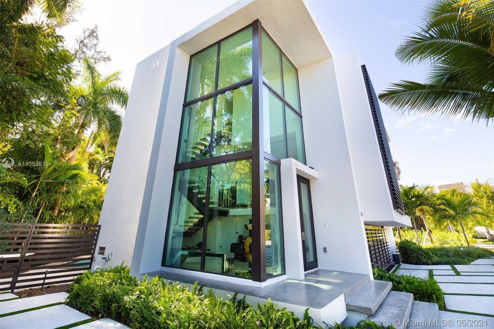 Small Image of 420 NORTH HIBISCUS DR, Miami Beach Number 18