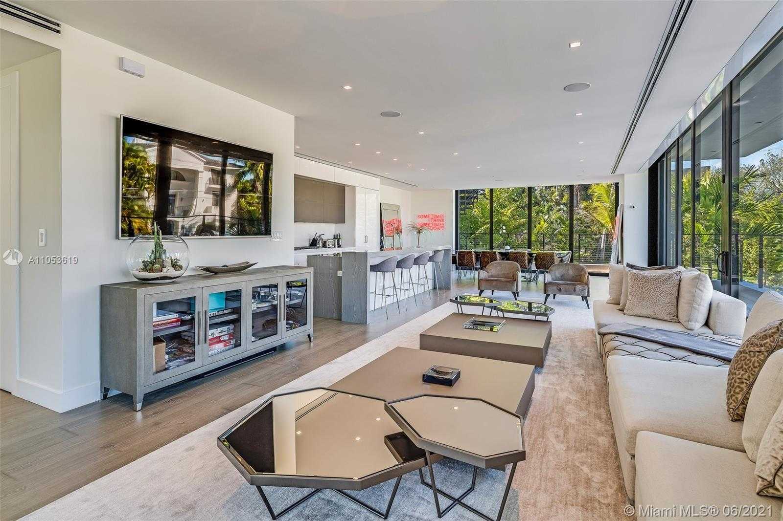 Small Image of 420 NORTH HIBISCUS DR, Miami Beach Number 2