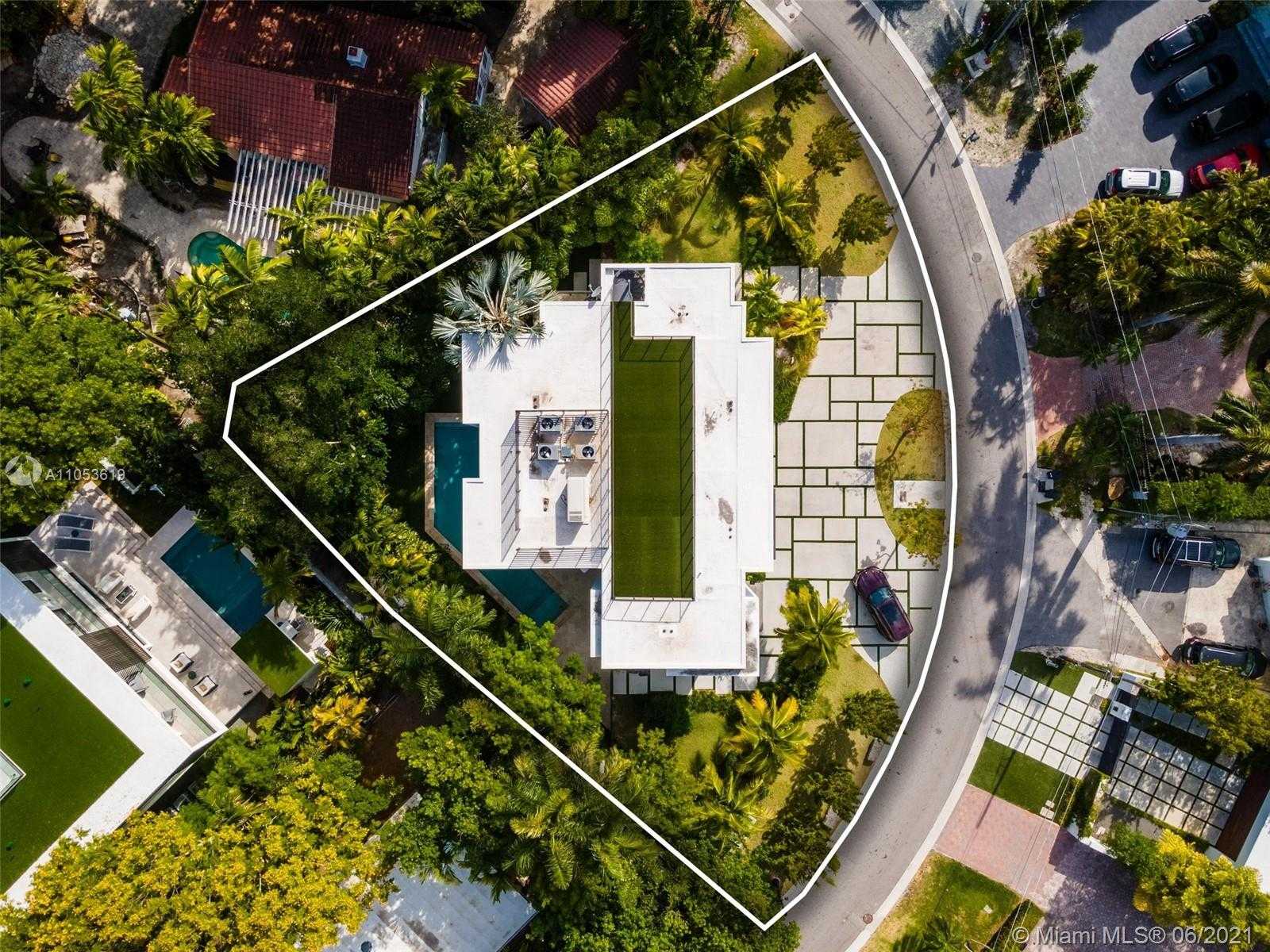 Small Image of 420 NORTH HIBISCUS DR, Miami Beach Number 21