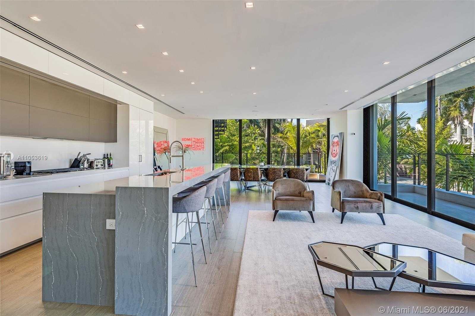 Small Image of 420 NORTH HIBISCUS DR, Miami Beach Number 3